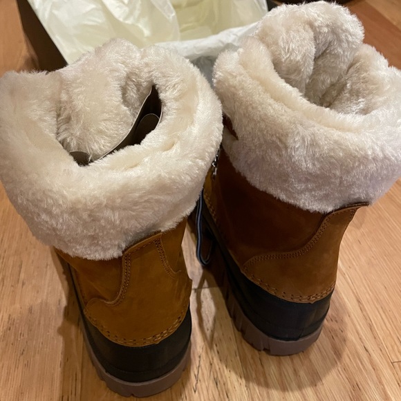 J.Crew “The Perfect Winter Boot” with sherpa lining - Picture 4 of 6